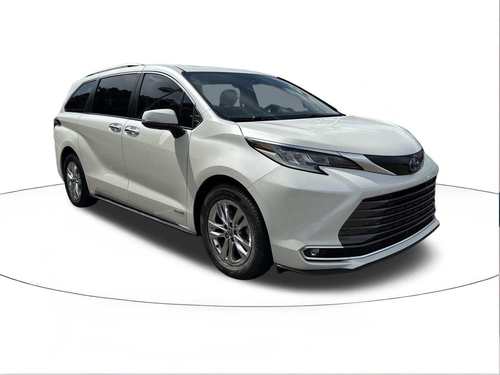 Used 2021 Blizzard Pearl Toyota Limited image 1