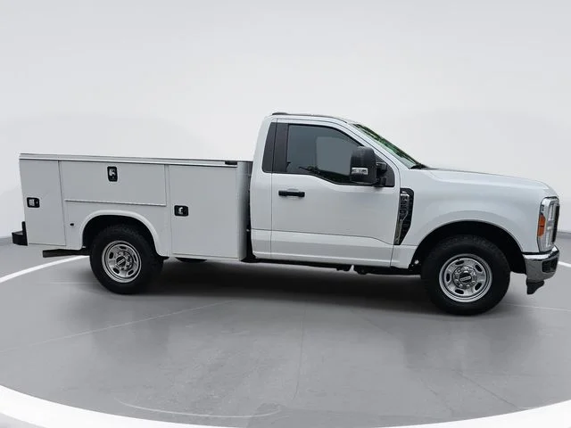Used 2023 White Ford XL image 4