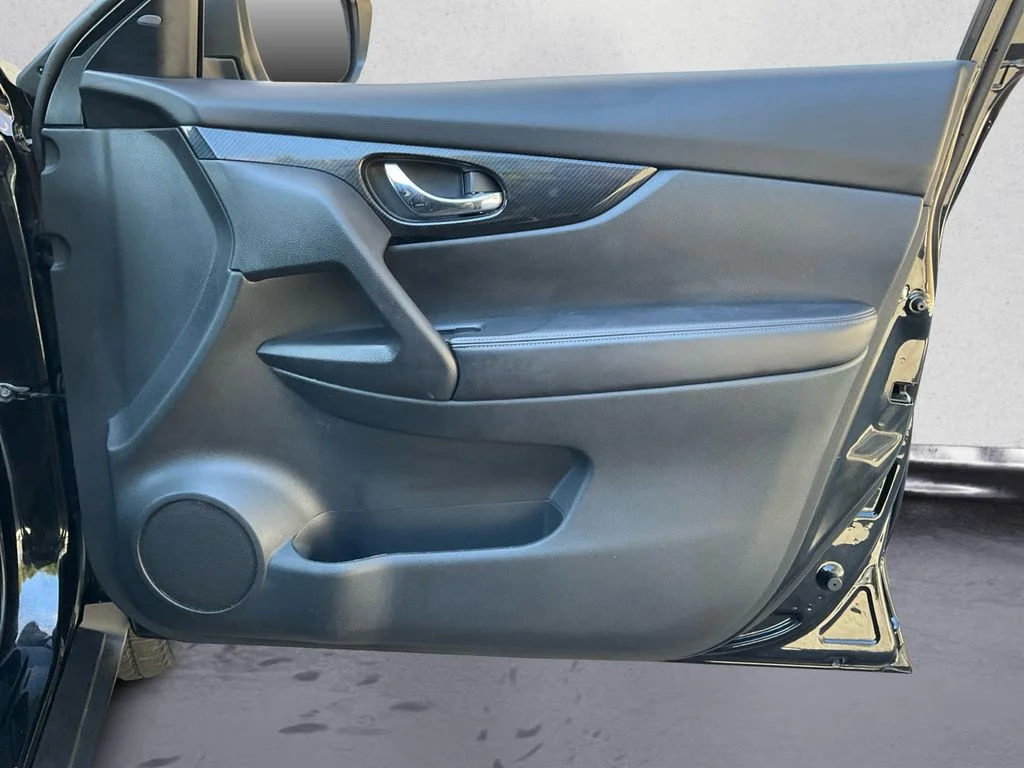 Used 2020 Black Nissan SL image 10