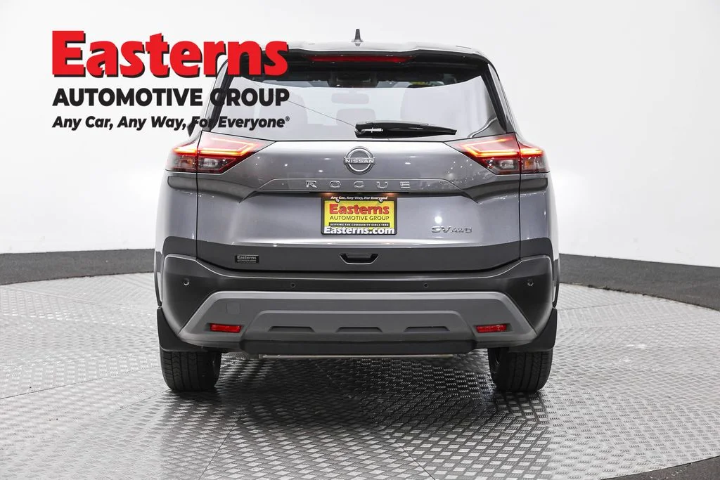 Used 2023 Gray Nissan SV image 6