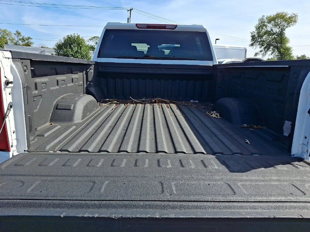 Used 2024 White Chevrolet Custom image 31