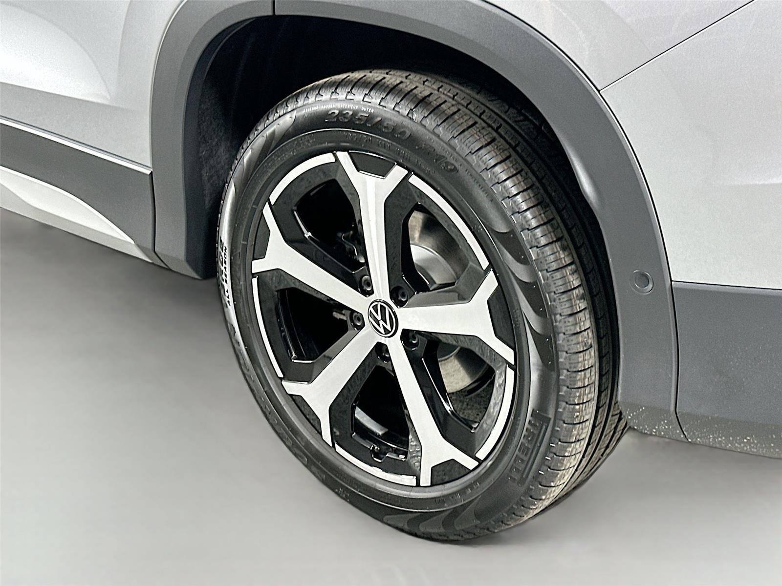 2025 Volkswagen Tiguan SE - Photo 8