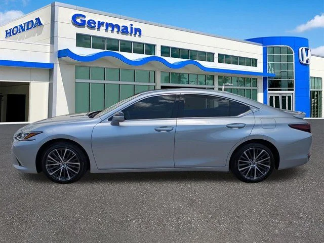 Used 2025 Iridium Lexus 300h image 8
