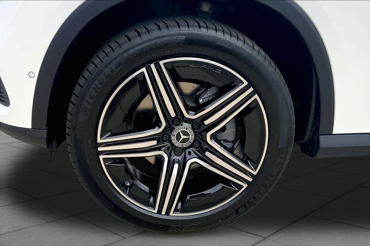 New 2027 Polar White Mercedes-Benz GLC 300 image 11