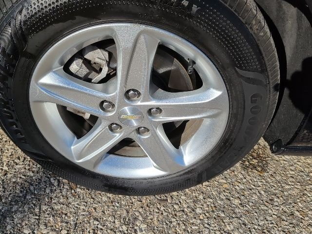 2023 Chevrolet Malibu 1LT photo 3