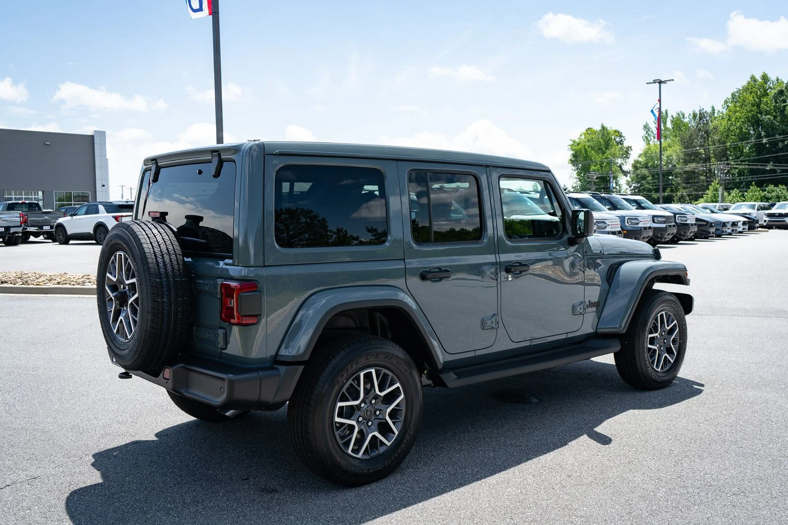 New 2026 Anvil Clear-Coat Exterior Paint Jeep Sahara image 10