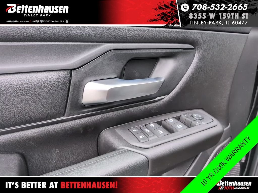 New 2026 Diamond Black Crystal Pearl-Coat Exterior Paint RAM  image 16