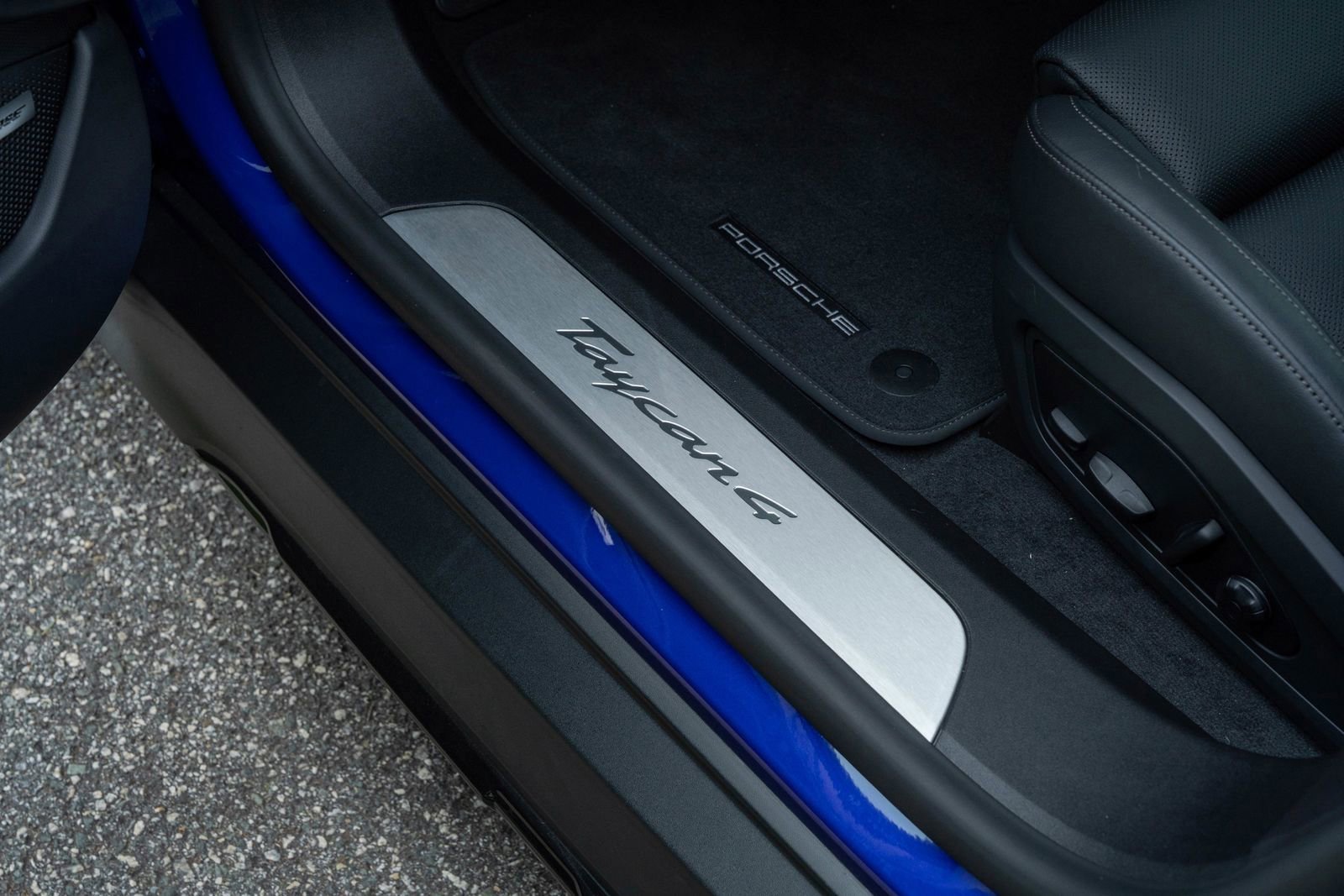 2025 Porsche Taycan Base - Photo 23