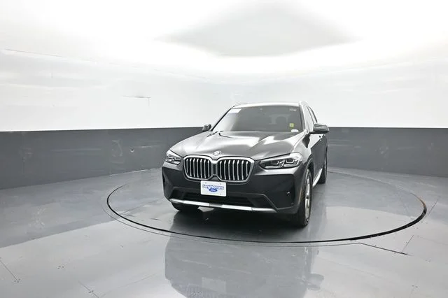 Used 2022 Dark Graphite BMW xDrive30i image 3