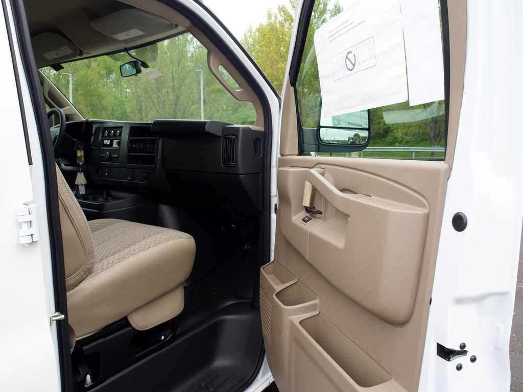 New 2026 Summit White GMC Work Van image 17