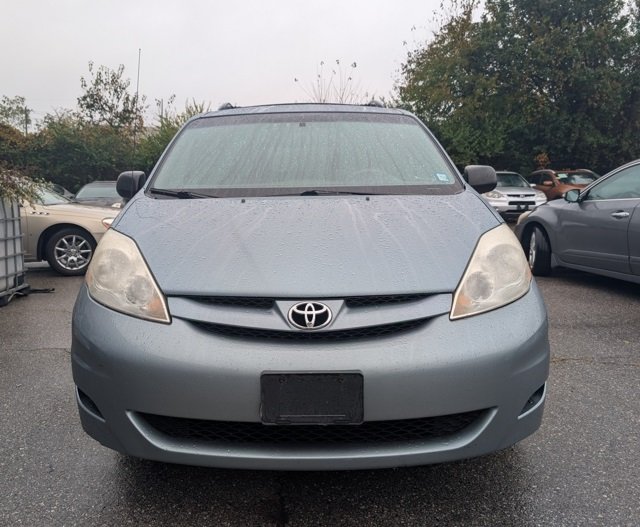 2009 Toyota Sienna LE photo 3