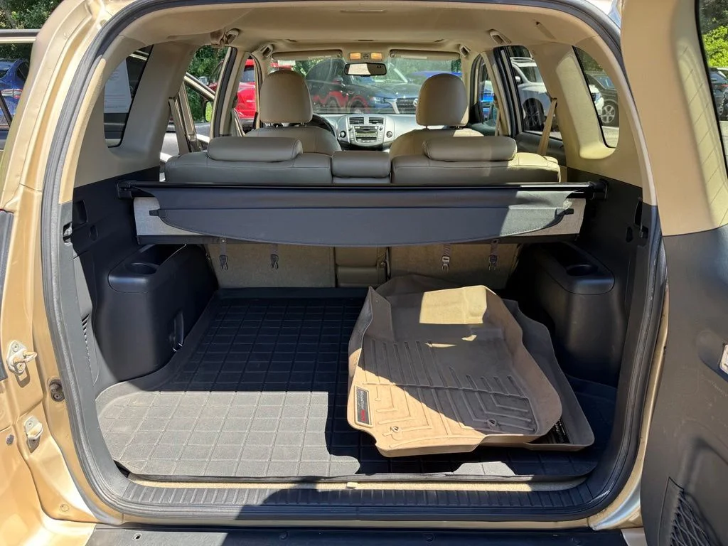 Used 2009  Toyota Limited image 28