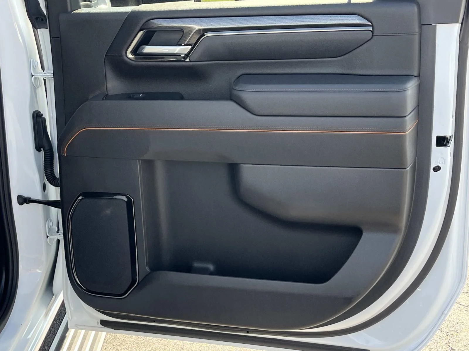 Used 2025 White GMC AT4 image 20