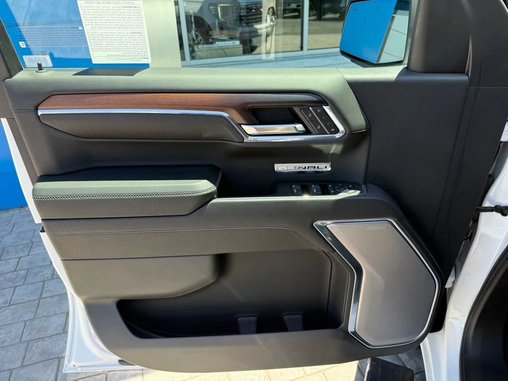 Used 2024 White Frost Tricoat GMC Denali image 31