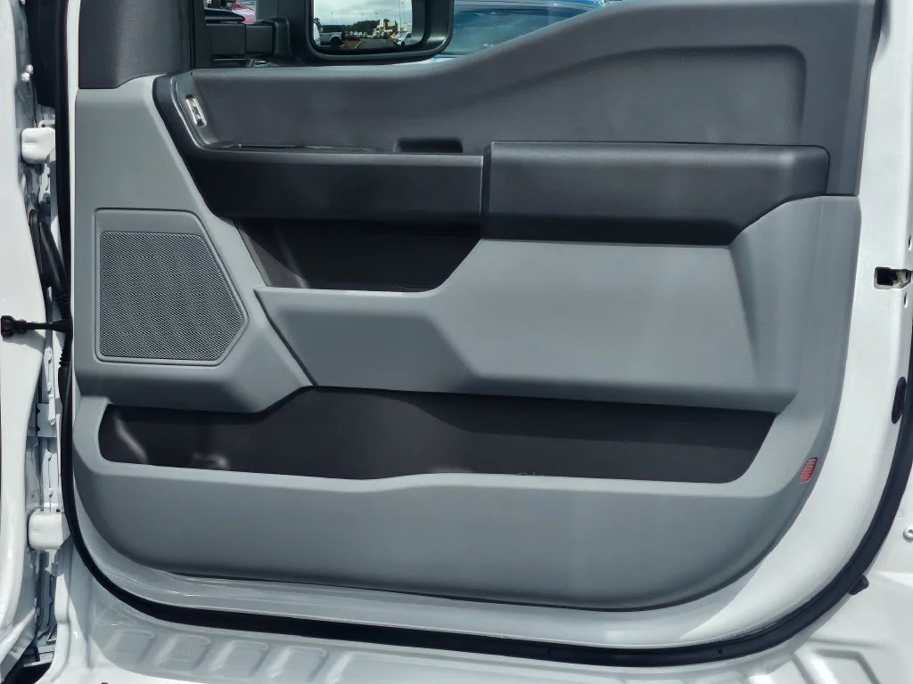 New 2027 Oxford White Ford F-350® XL image 35