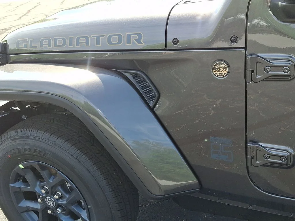 New 2026 Granite Crystal Metallic Clearcoat Jeep 85th Anniversary Edition image 15