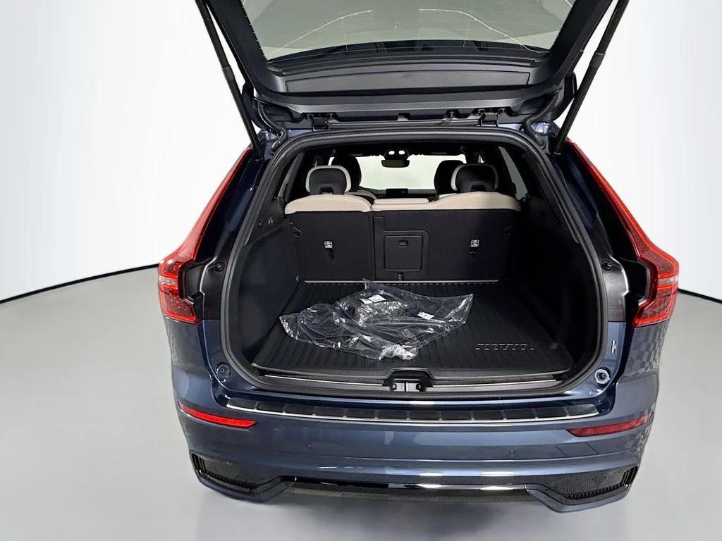 2026 Volvo XC60 Plus - Photo 26
