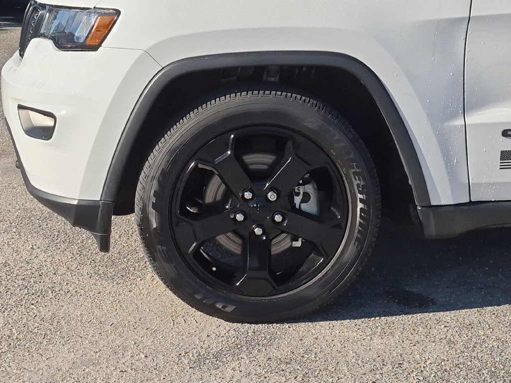 Used 2021 White Jeep Laredo image 11