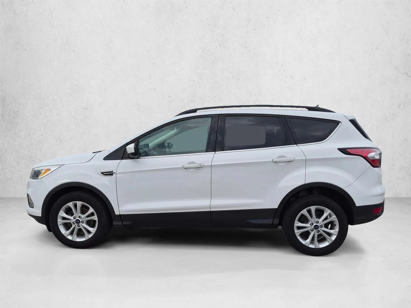 Used 2018 Oxford White Ford SE image 8