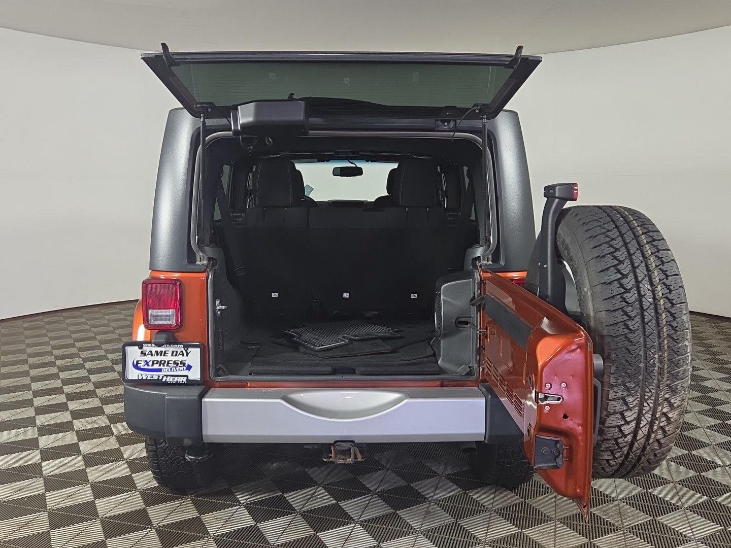 Used 2014 Copperhead Pearlcoat Jeep Sahara image 23