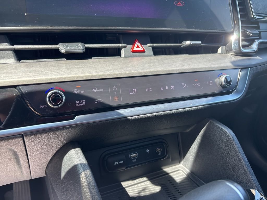 Used 2023 White Kia X-Line image 19