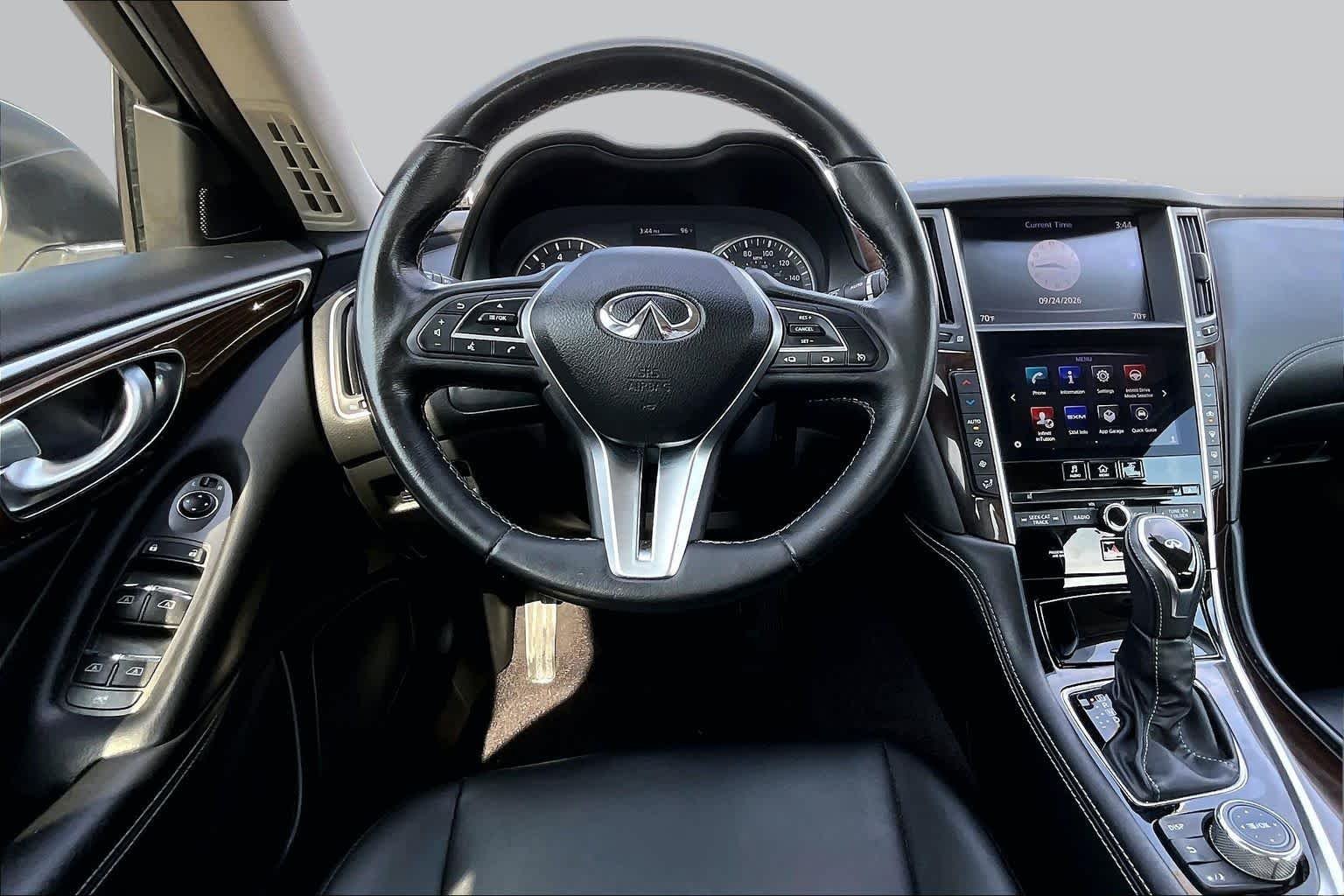 Used 2018 Pure White INFINITI 3.0t LUXE image 6