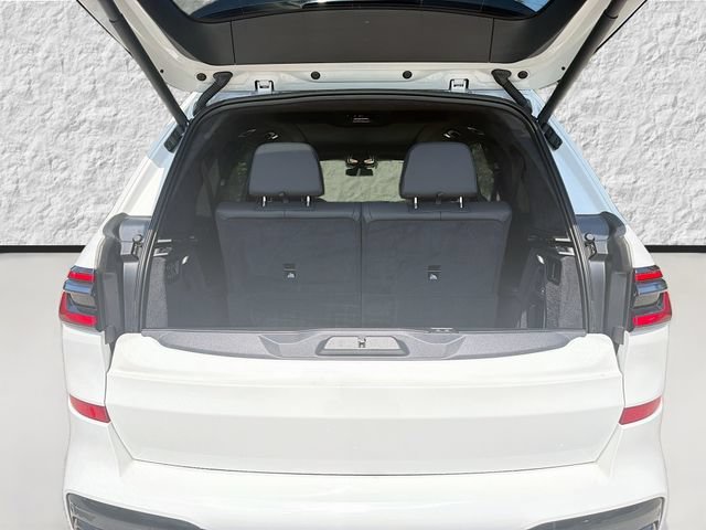 Used 2024 Alpine White BMW xDrive40i image 48