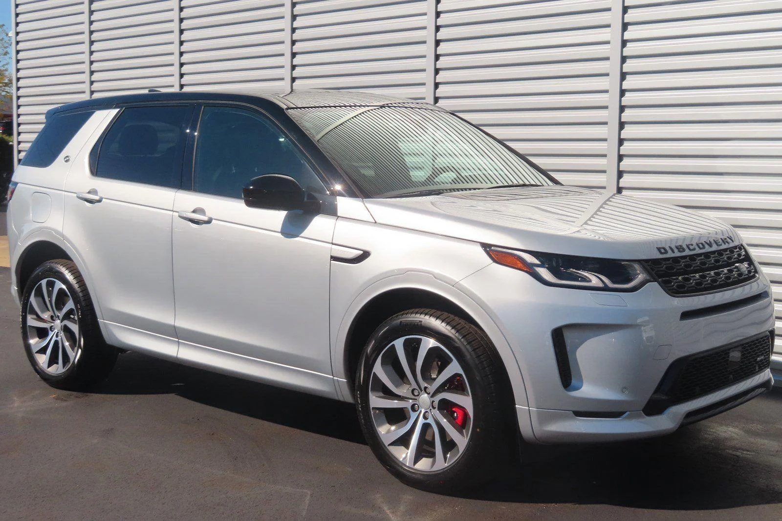 Used 2023 Hakuba Silver Metallic Land Rover SE R-Dynamic image 12