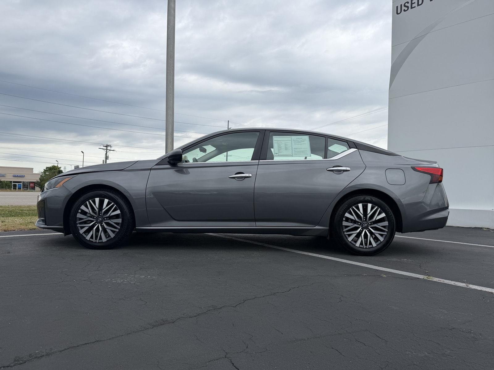 Used 2025 Gun Metallic Nissan SV image 4