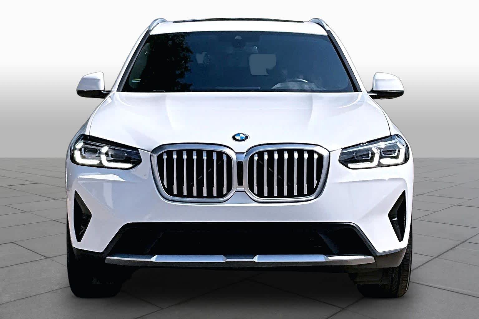 Used 2022 Alpine White BMW xDrive30i image 4
