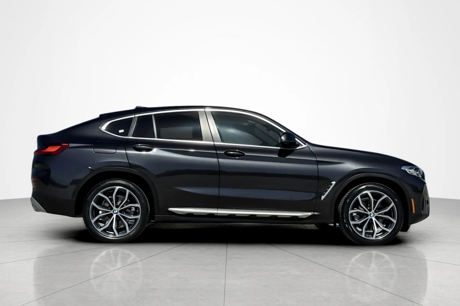 Used 2024 DARK GRAPHITE METALL BMW xDrive30i image 6