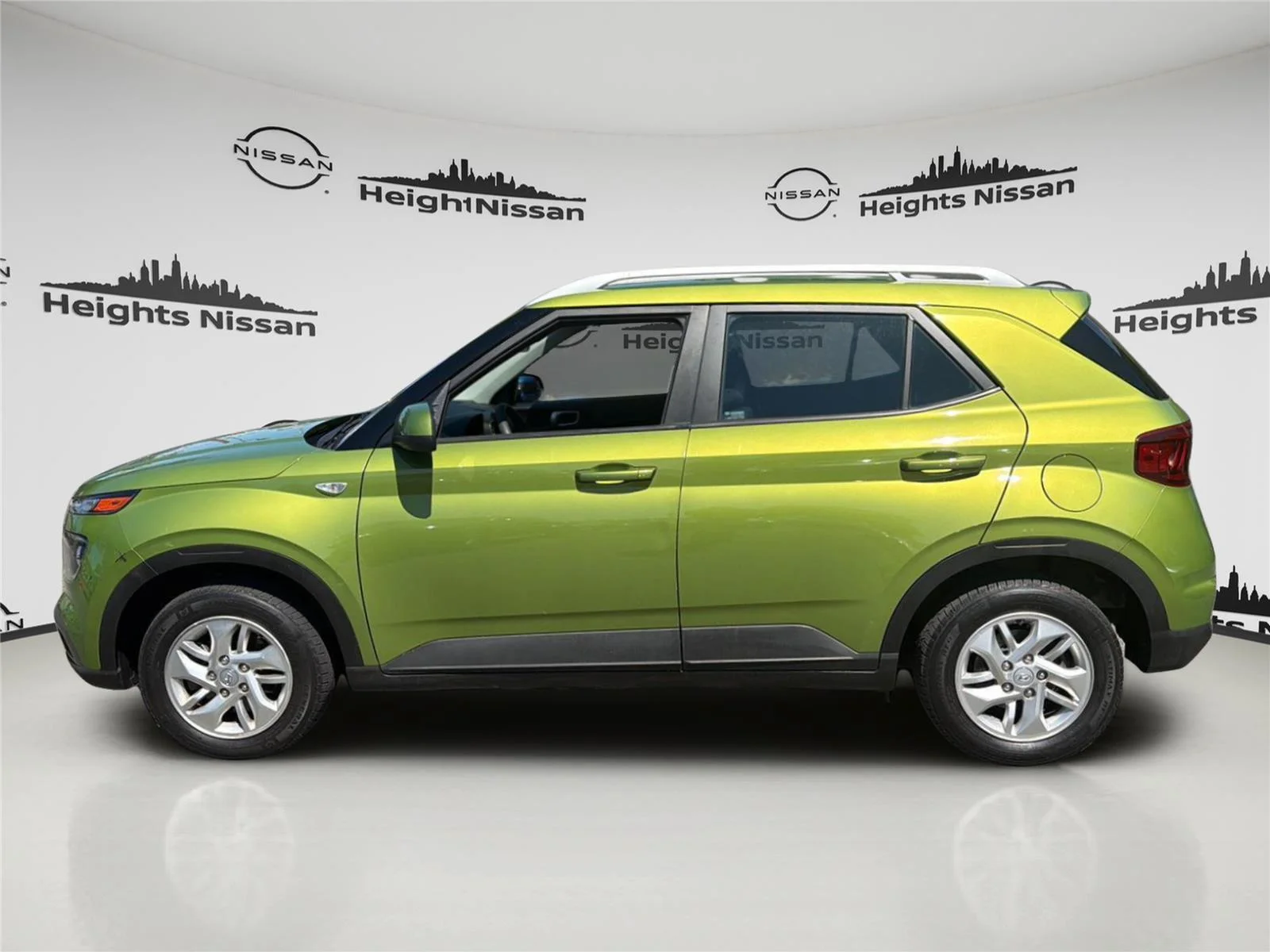 Used 2020 Hyundai Venue SEL with VIN KMHRC8A3XLU015930 for sale in Jackson Heights, NY