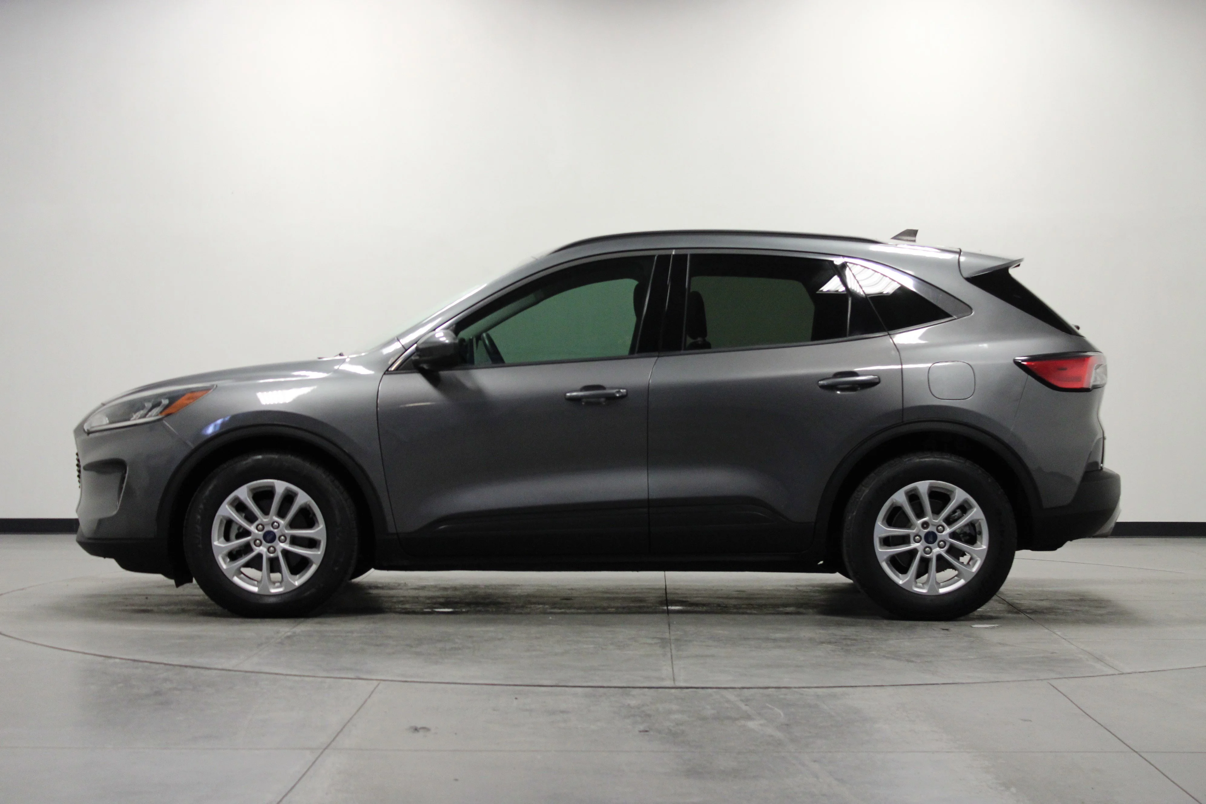 Used 2021 Gray Metallic Ford SE image 7