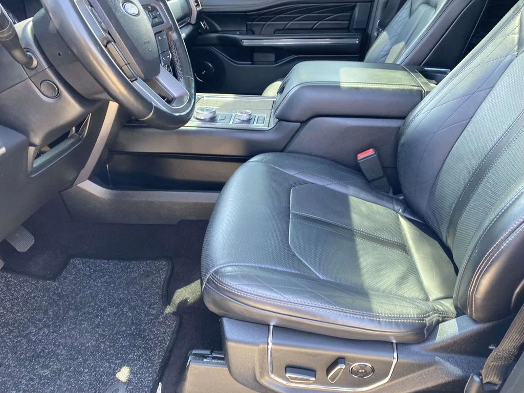Used 2019 White Ford Platinum image 19