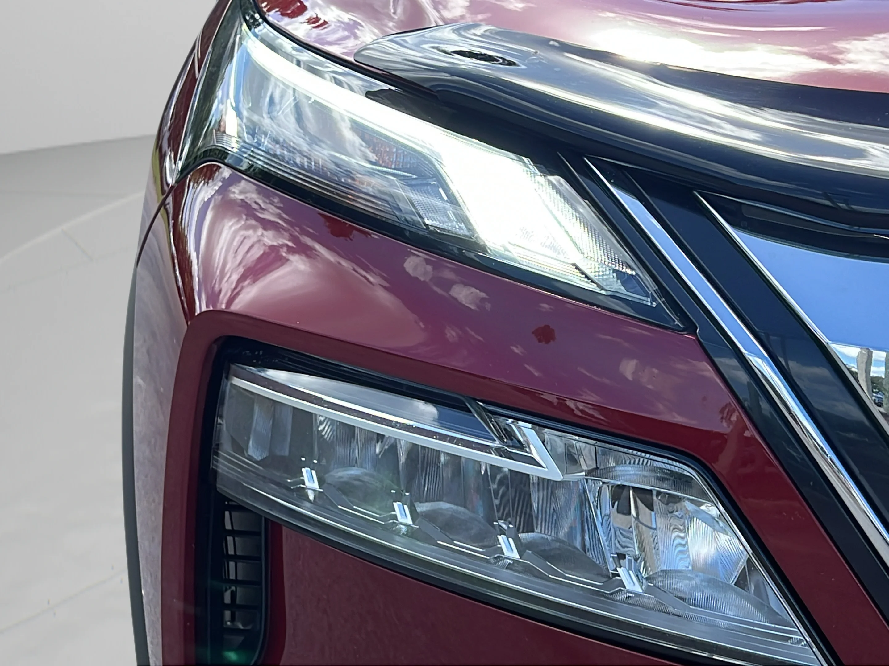 Used 2021 Scarlet Ember Tintcoat Nissan SL image 9