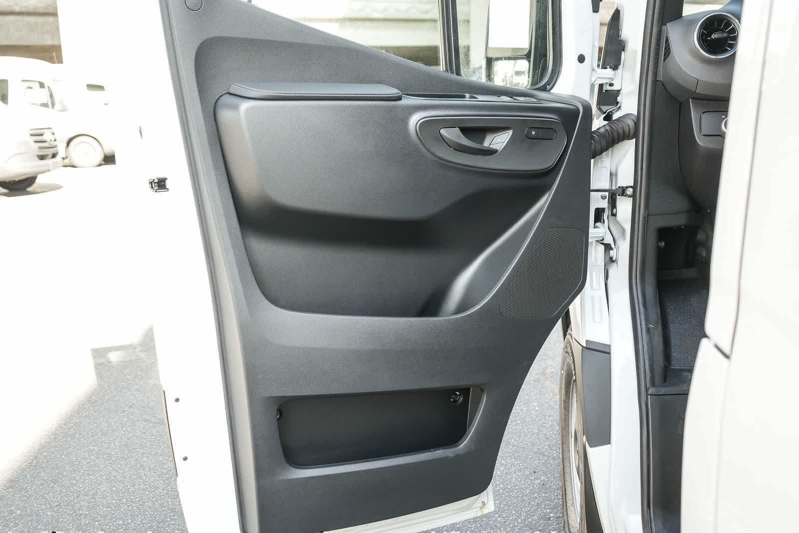 New 2026 Arctic White Mercedes-Benz Cargo 144WB Std Roof RWD 2.0L I4 Diesel Turbo SO image 23