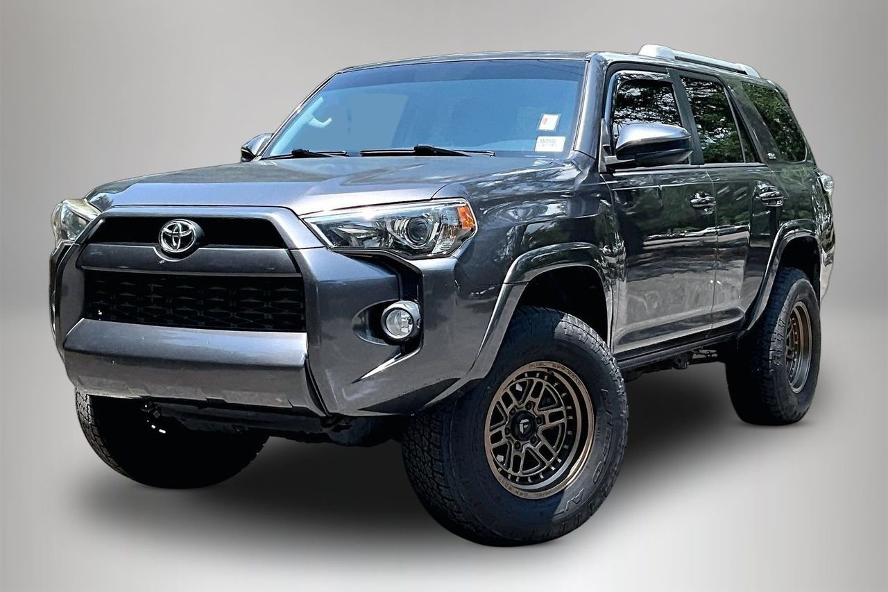 Used 2018 Gray Toyota SR5 image 1