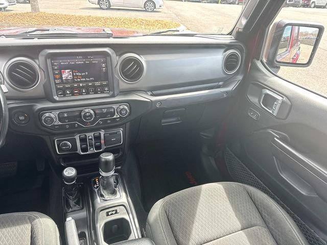 Used 2021  Jeep Sport image 19