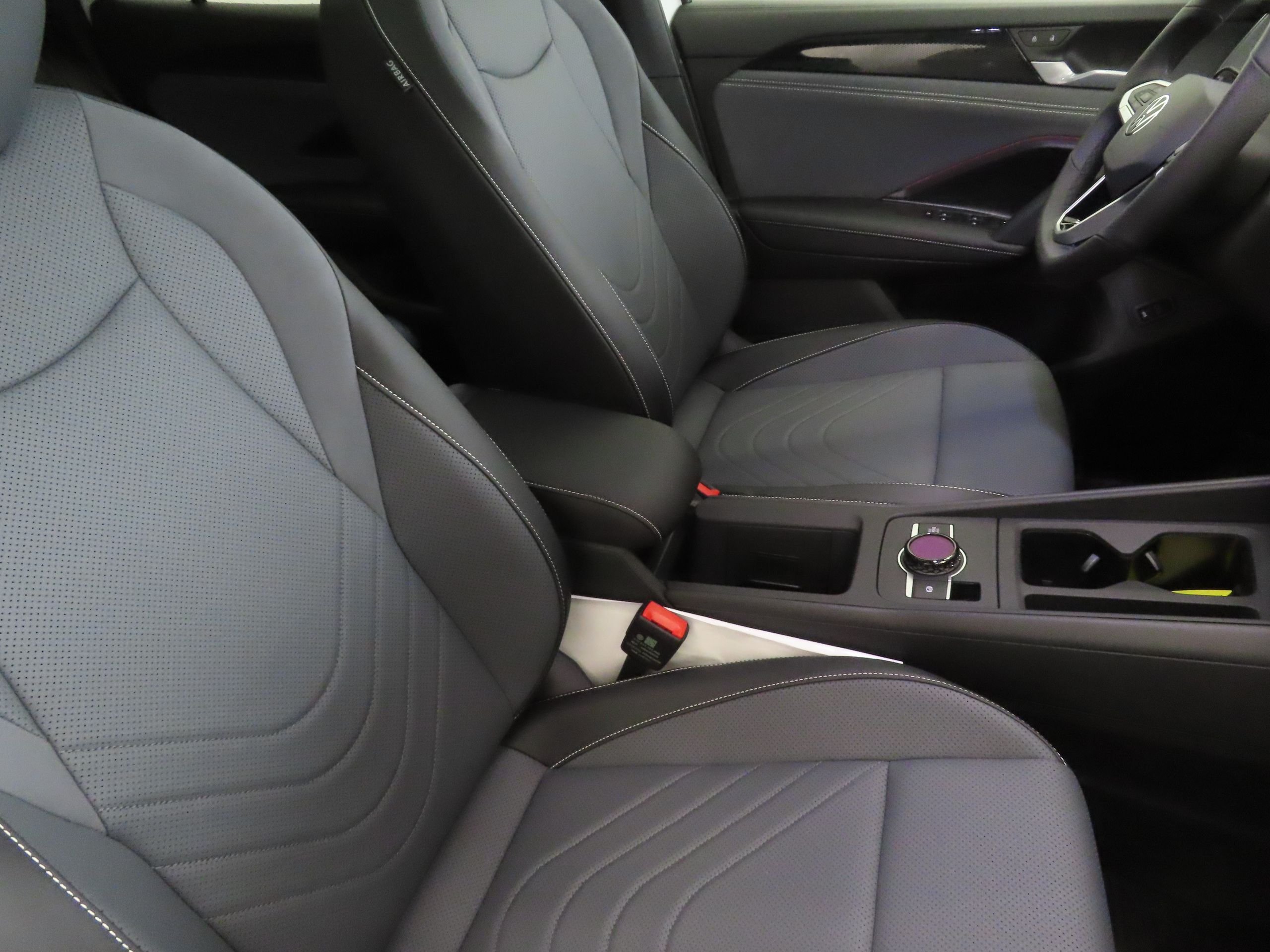New 2026 White Volkswagen 2.0T SE R-Line Black image 26
