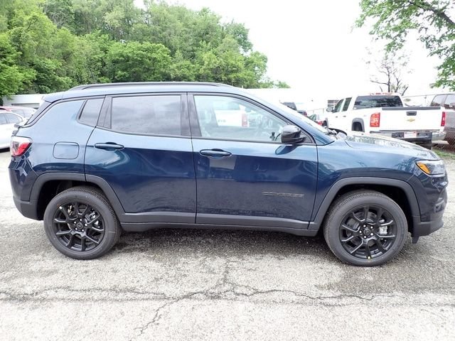 New 2026 Fathom Blue Pearl-Coat Exterior Paint Jeep Latitude image 8