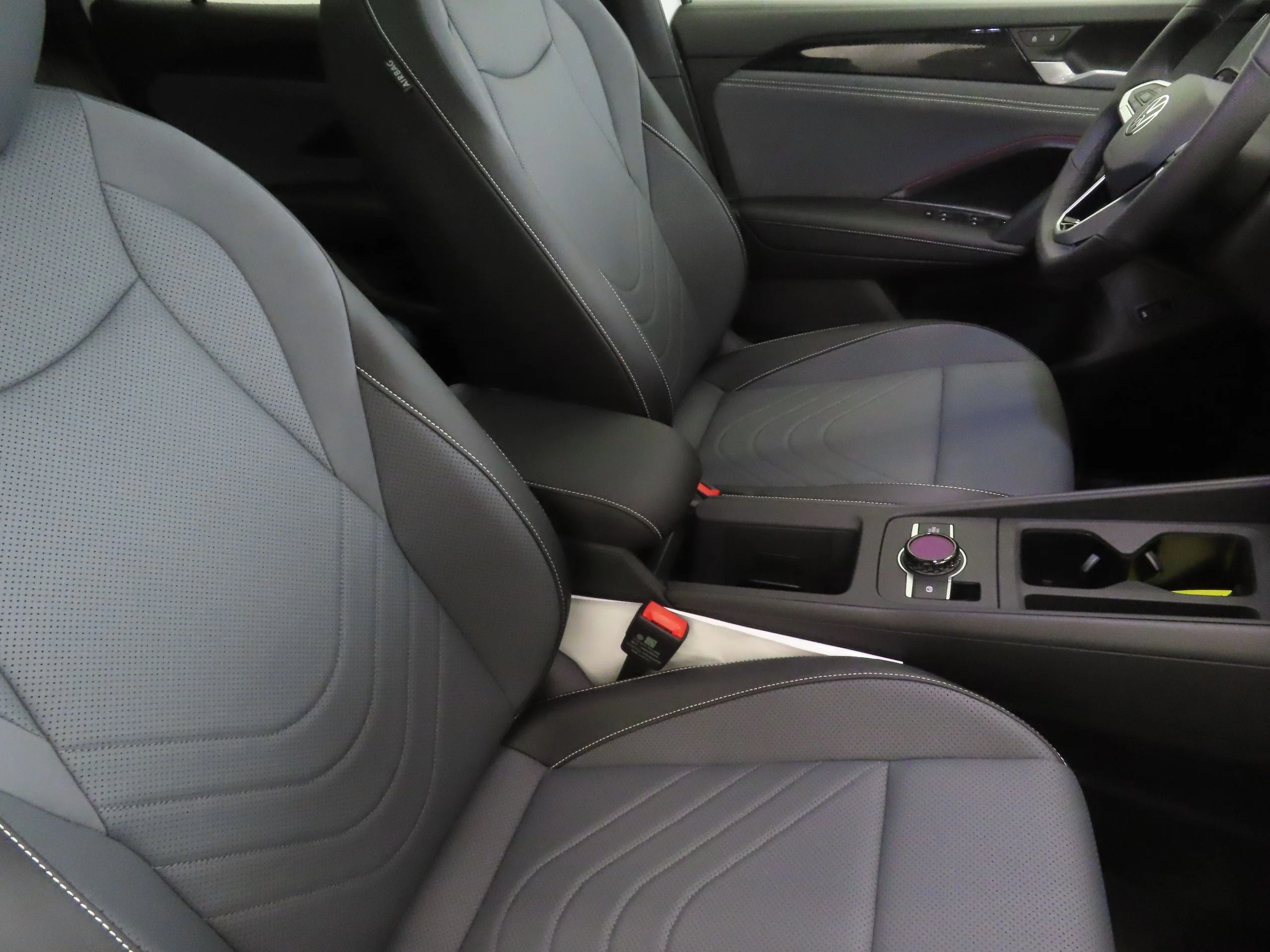 New 2026 White Volkswagen 2.0T SE R-Line Black image 26
