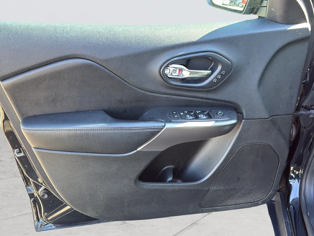 Used 2019 Black Jeep Limited image 17