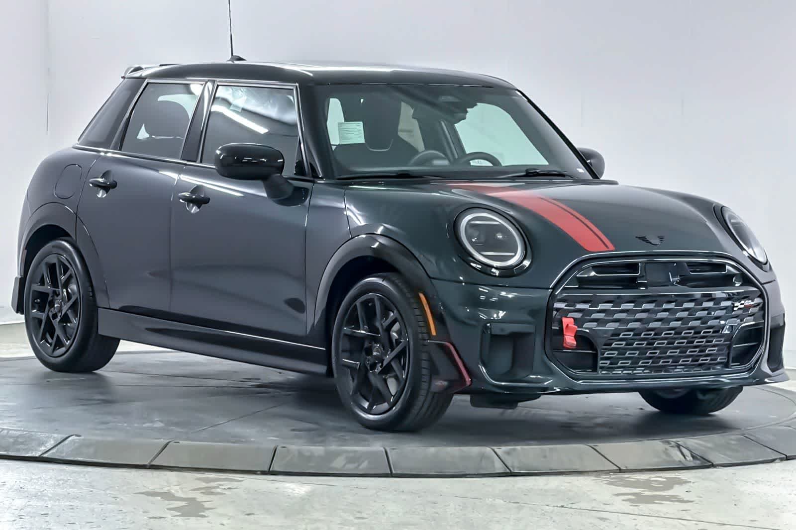 New 2026 Legend Gray Metallic MINI Iconic image 9