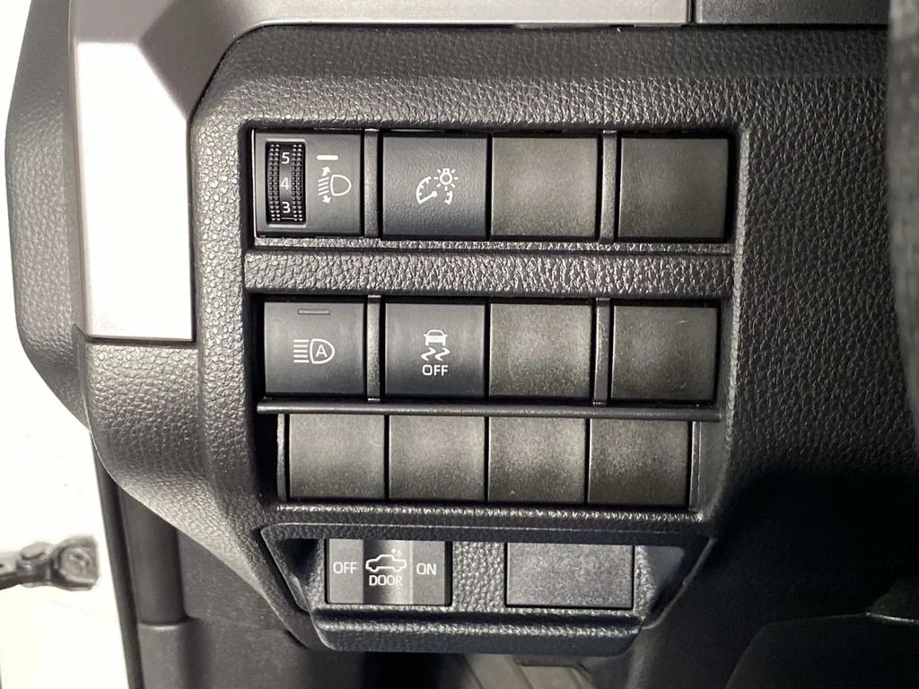Used 2025 White Toyota SR5 image 13