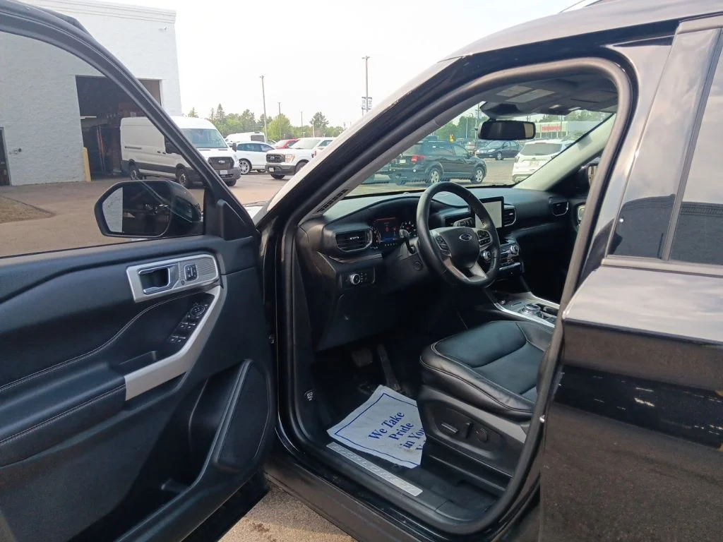 Used 2022 Black Metallic Ford Limited image 10