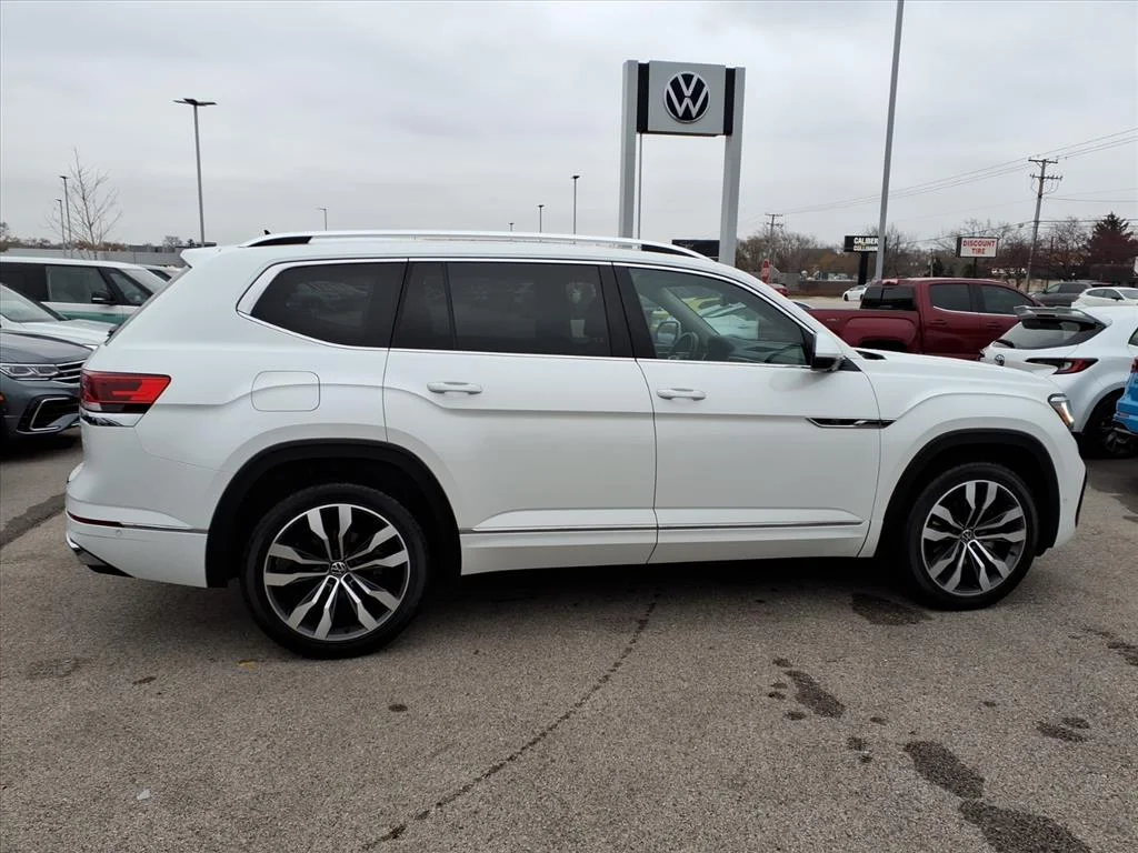 Used 2023 Opal White Pearl (0p0p) Volkswagen V6 SEL Premium R-Line 4Motion image 8