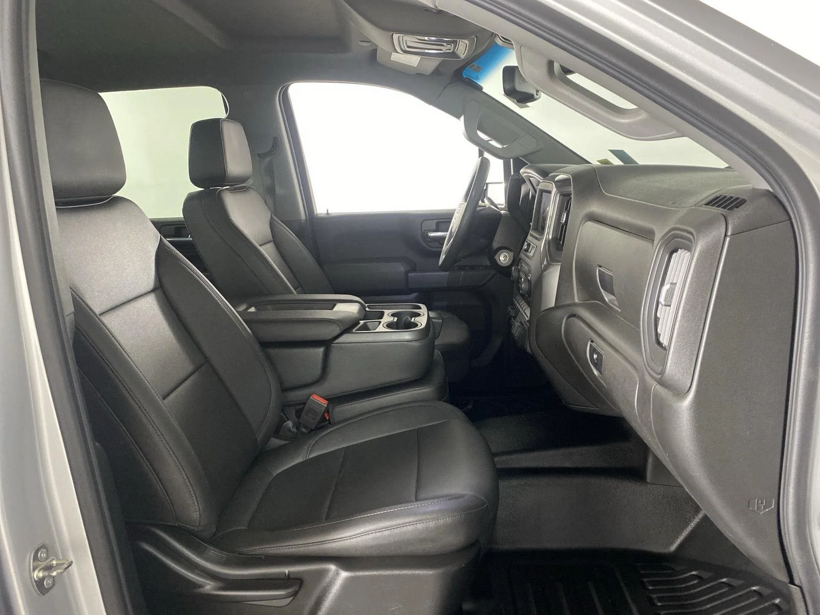 Used 2022 Silver Ice Metallic Chevrolet WT image 23