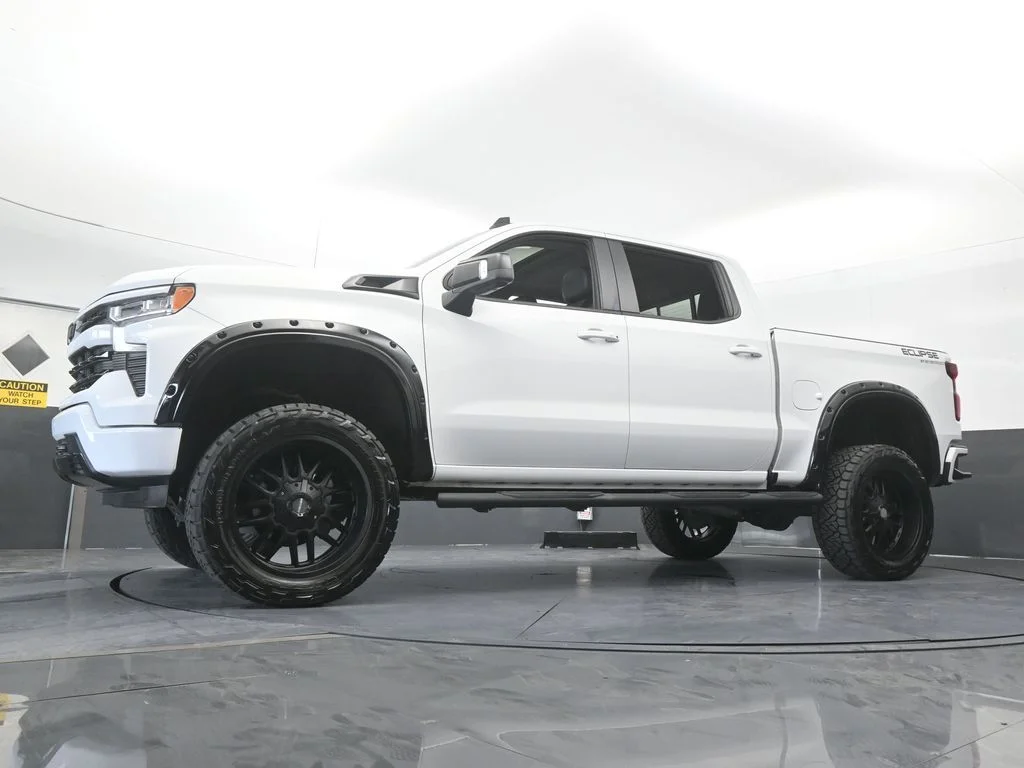 Used 2022 Summit White Chevrolet RST image 62