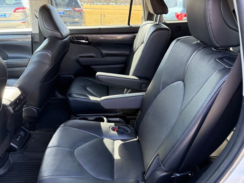 2022 Toyota Highlander Platinum - Photo 14