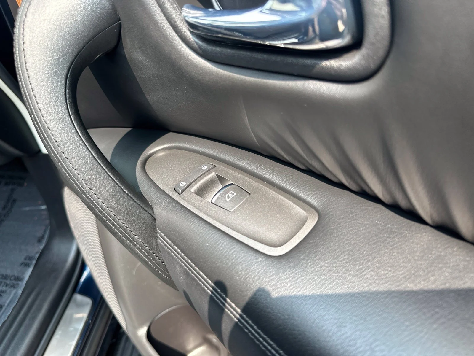 Used 2023 Blue Nissan SL image 47